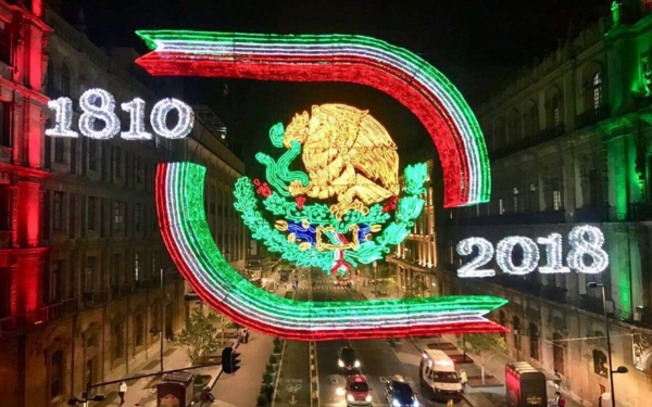 Iluminación en el Zócalo de la Ciudad de México por las fiestas patrias 2018