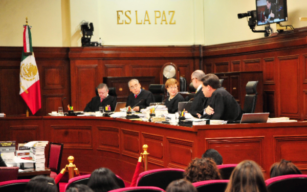 Sesión de la Suprema Corte de Justicia de la Nación (SCJN) donde aparecen los ministros Fernando Franco y Luna Ramos
