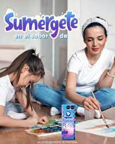 Publicidad de Alpura Sirena que muestra una niña con su mamá haciendo trabajo creativo y colorido