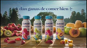 Imagen de ejemplo de publicidad del yogur para beber Esencial con frutos verdes de Danone