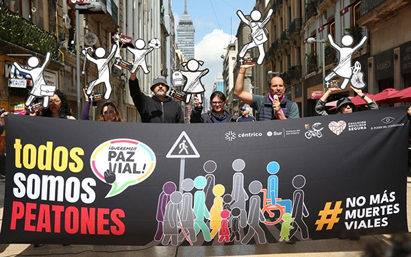 Acción civil en la conmemoración del Día Mundial del Peatón en el Centro Histórico de la Ciudad de México